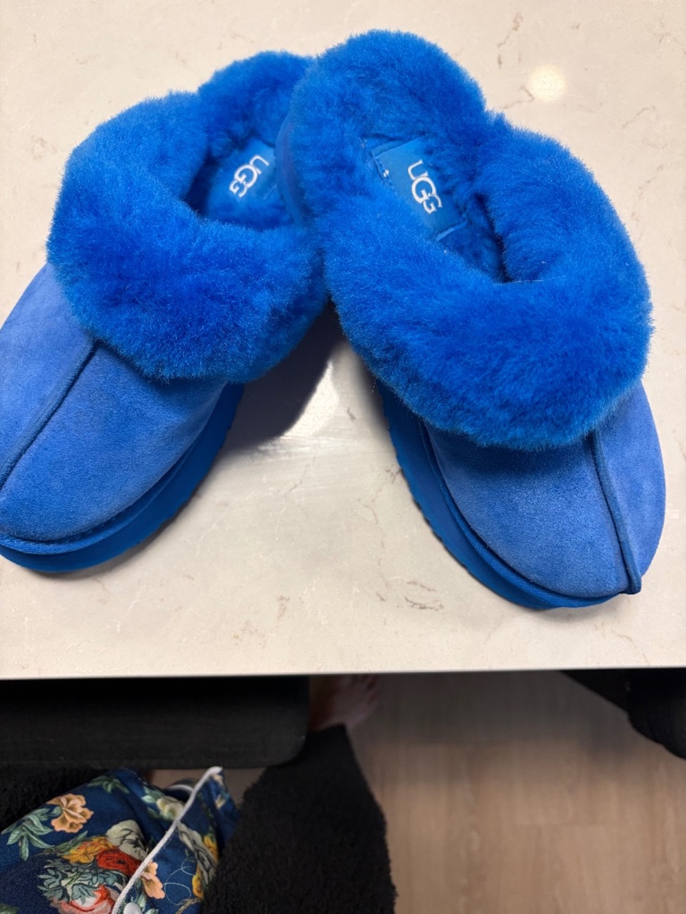 UGG slippers size 6
